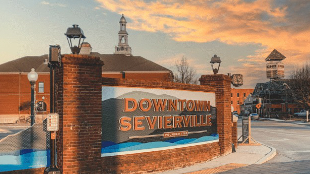 dowtown sevierville tn sign
