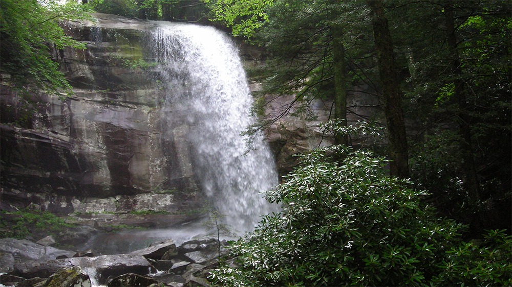 An image of the falls at Rainbow Falls