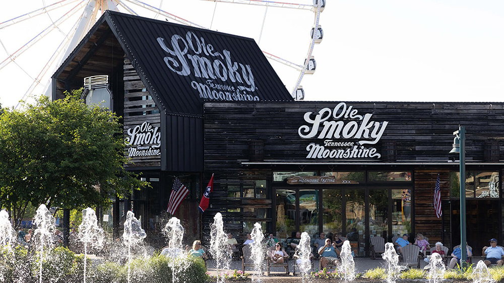 ole smoky moonshine distillery pigeon forge tn