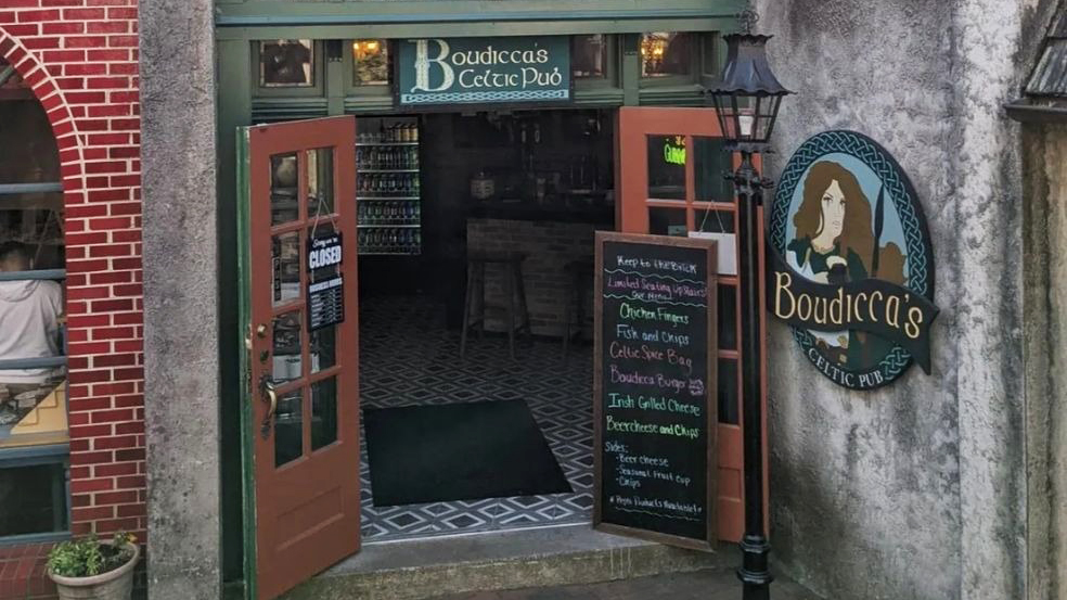 boudicca's celtic pub entrance gatlinburg