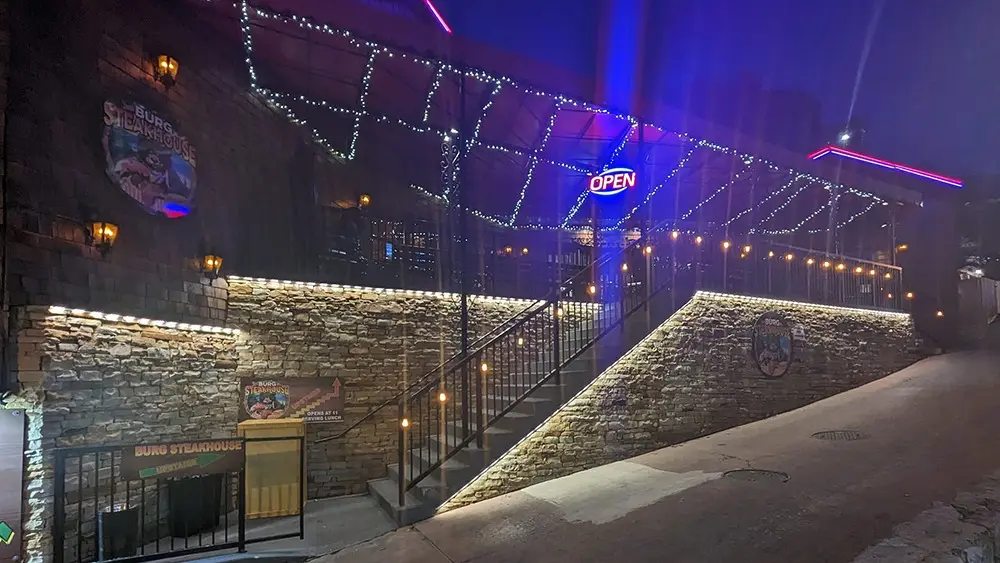 burg steakhouse dog-friendly patio gatlinburg