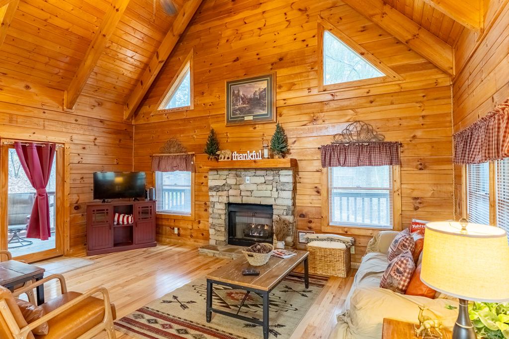 timeless tranquility living room in pigeon forge tn