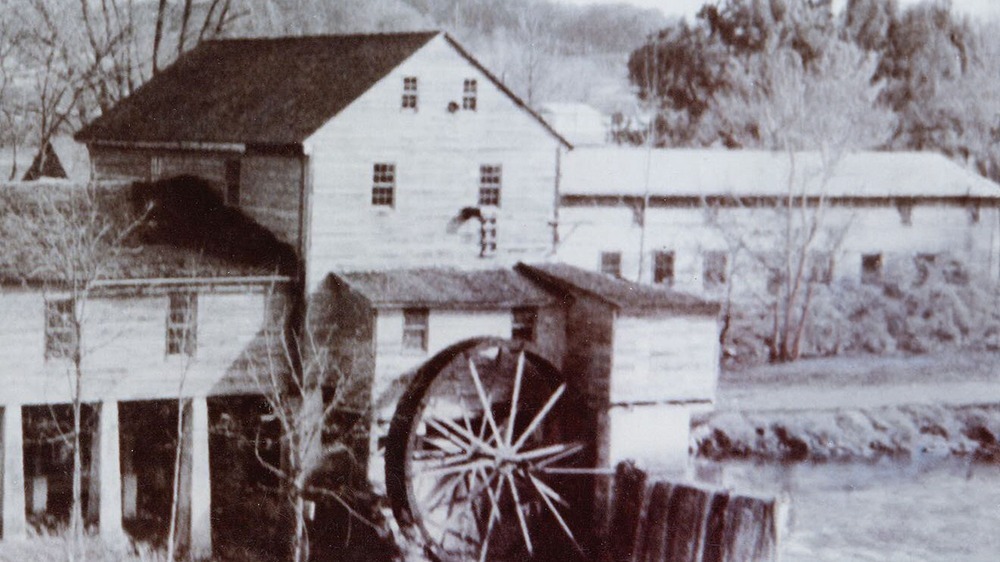 old grist mill at the restaurant site pigeon forge tn
