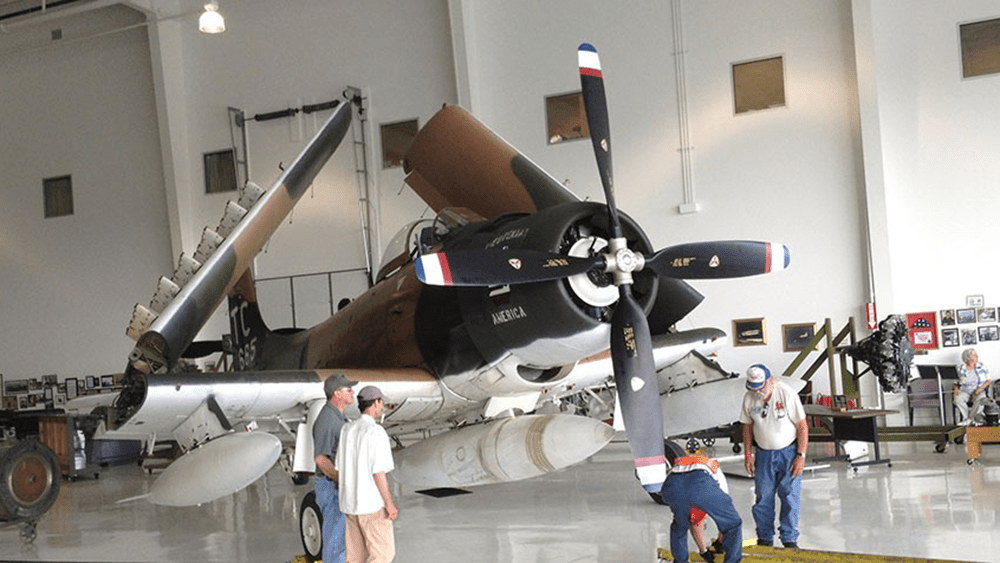 volunteers at the tennessee museum of aviation