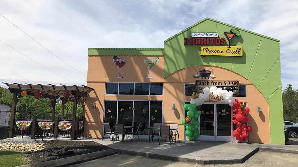 Smoky Mountain Burritos Outdoor Dining area via BringFido