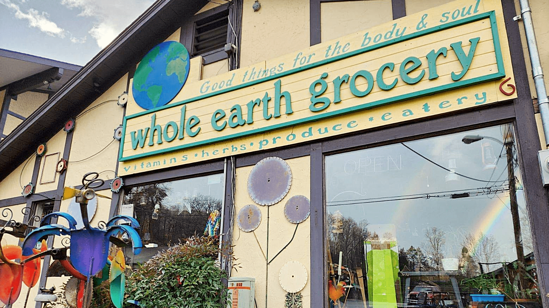 Organic grocery selections at Whole Earth Grocery & Café in Gatlinburg, TN, featuring fresh and healthy options Whole Earth Grocery & Café in Gatlinburg, TN, featuring fresh and healthy options