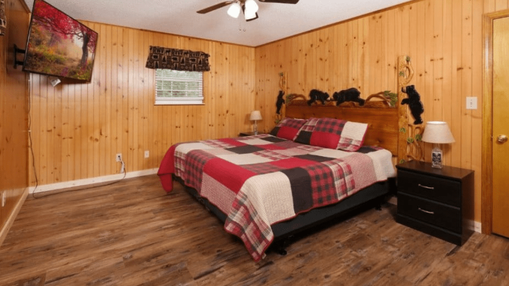 king bed bedroom at sleepy bear cabin
