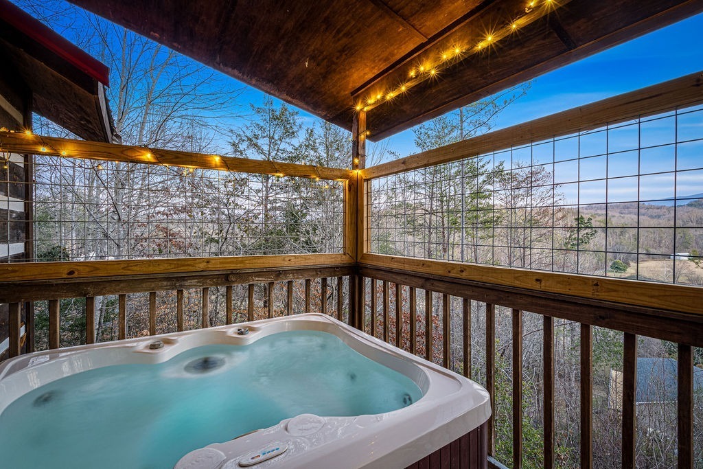 Hapey Place hot tub view of mountains
