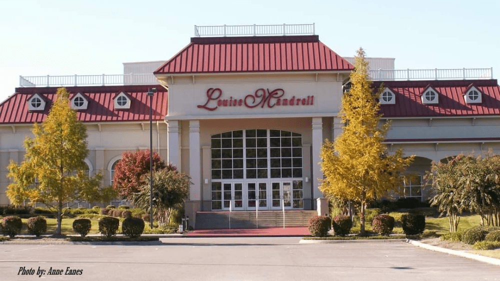 louise mandrell theater pigeon forge photo by Anne Eanes