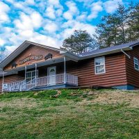 sleepy bear ranch rental cabin front homepage image