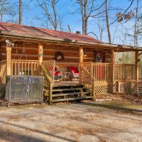 Hapey Memories exterior view of front porch