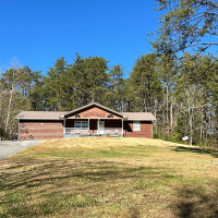 sleepy bear ranch exterior view from road