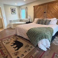Bedroom with soaking tub at sunny view cabin.